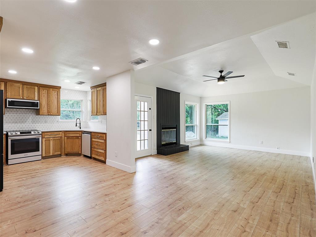 351 Oak Creek Drive Property Photo 4