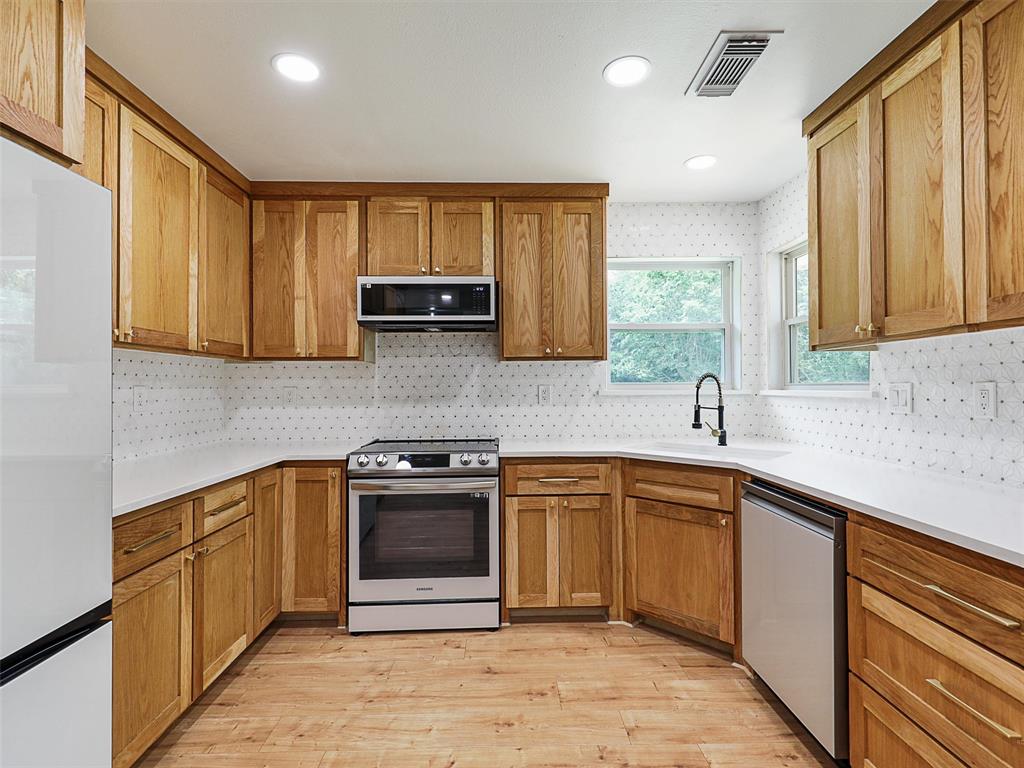 351 Oak Creek Drive Property Photo 6