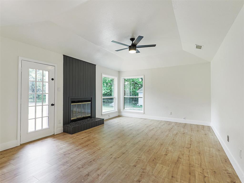 351 Oak Creek Drive Property Photo 9