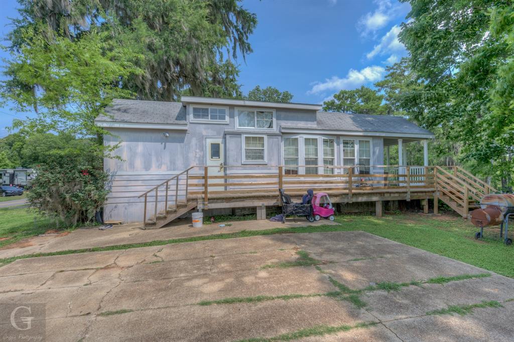 315 Lakeview Circle Property Photo 3