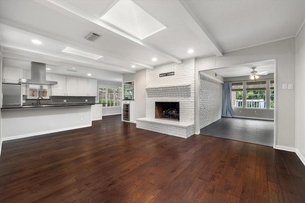 4517 Cloudview Road Property Photo 2