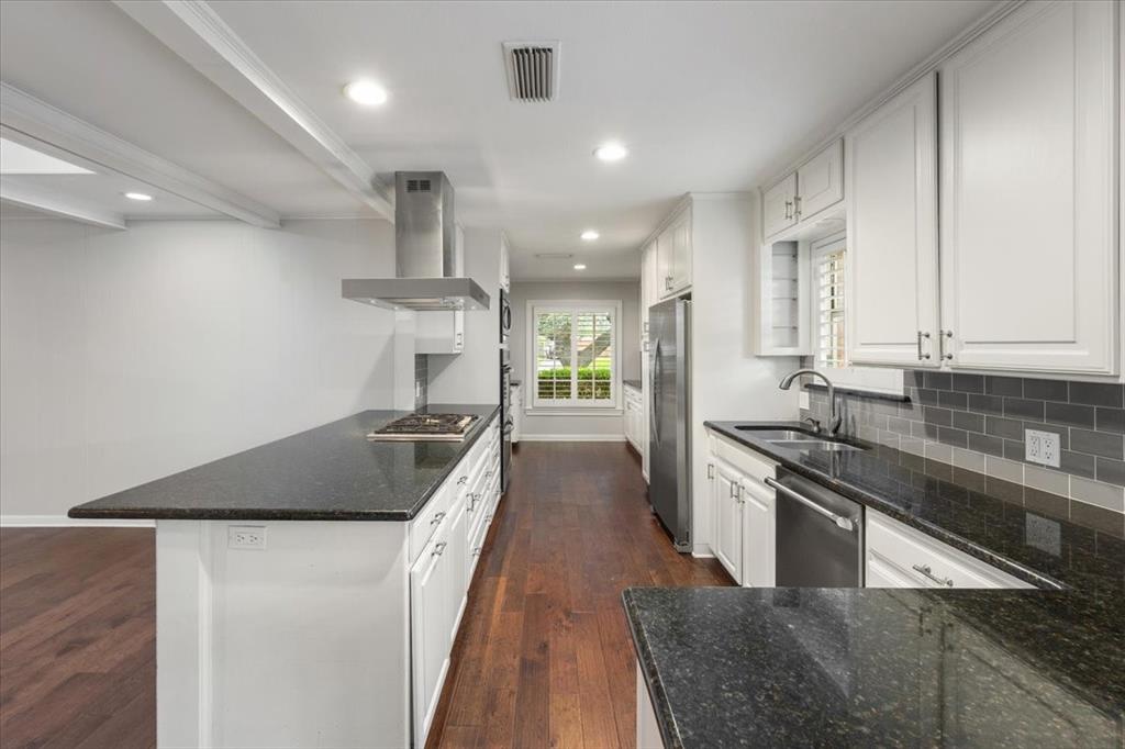 4517 Cloudview Road Property Photo 6