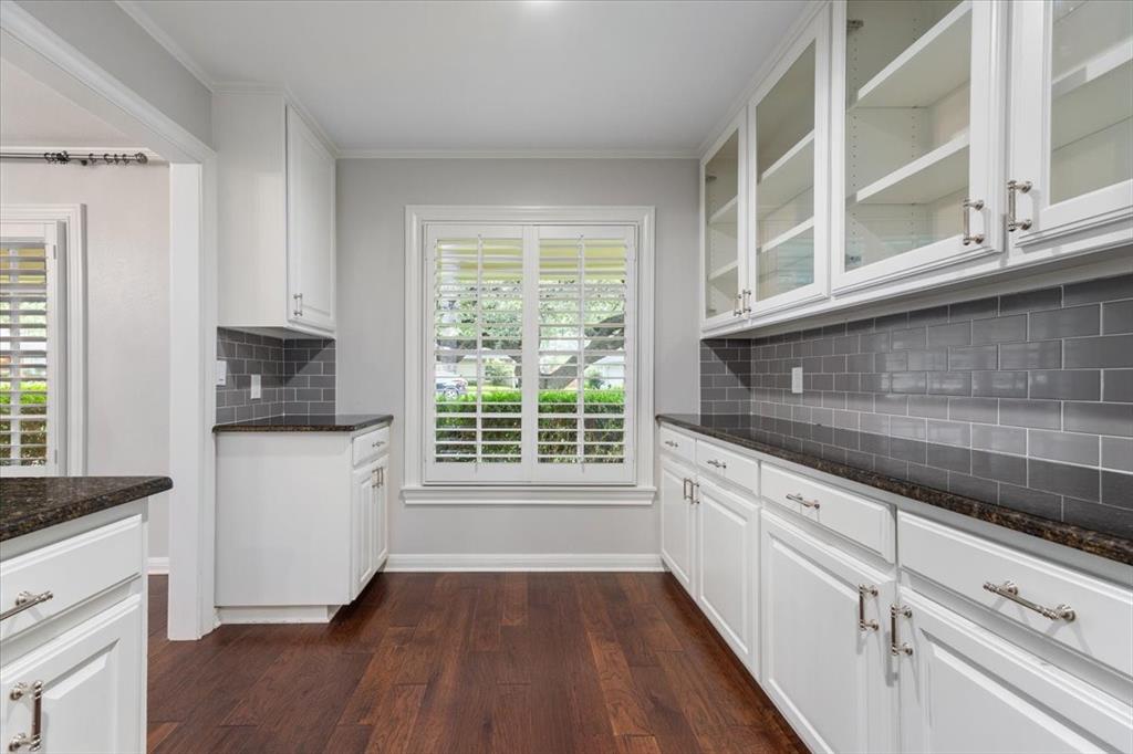 4517 Cloudview Road Property Photo 12
