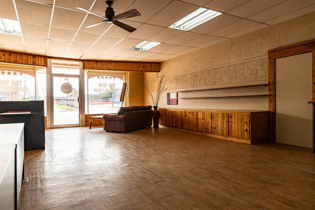 110 N Central Avenue Property Photo 4