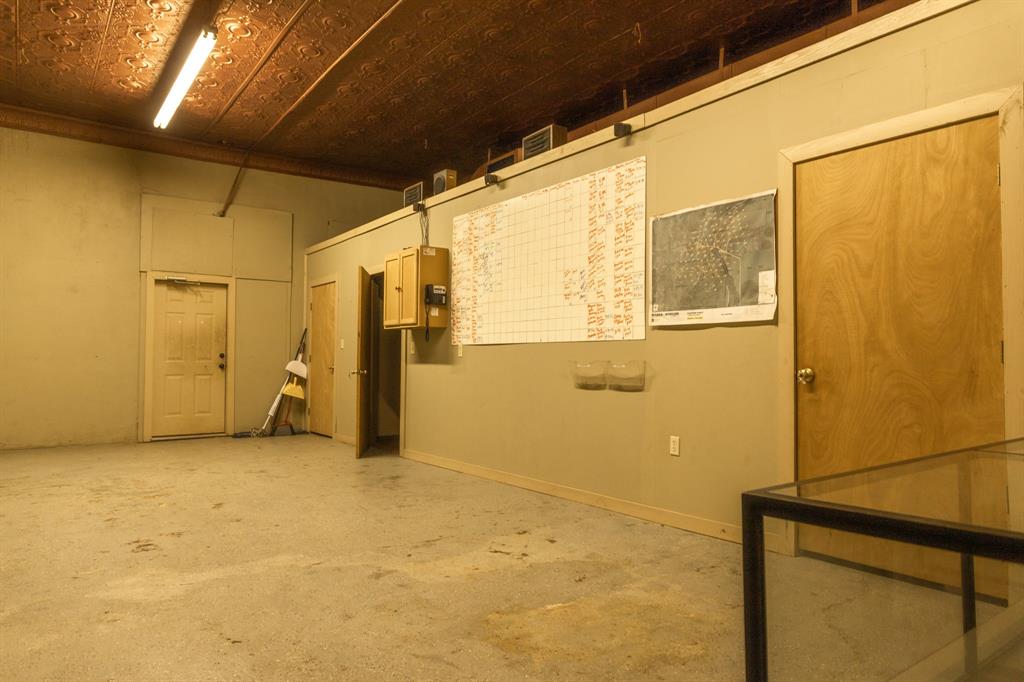 110 N Central Avenue Property Photo 7