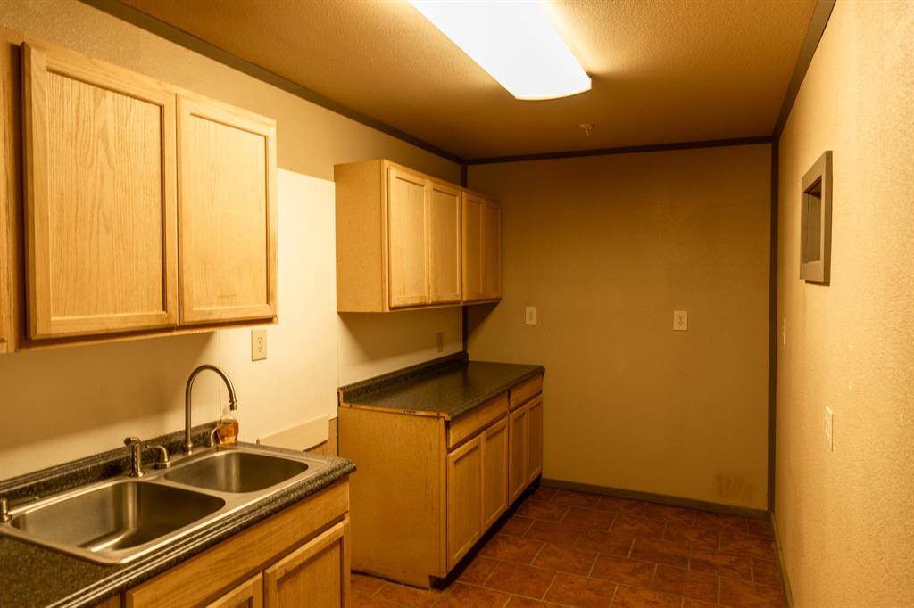 110 N Central Avenue Property Photo 8