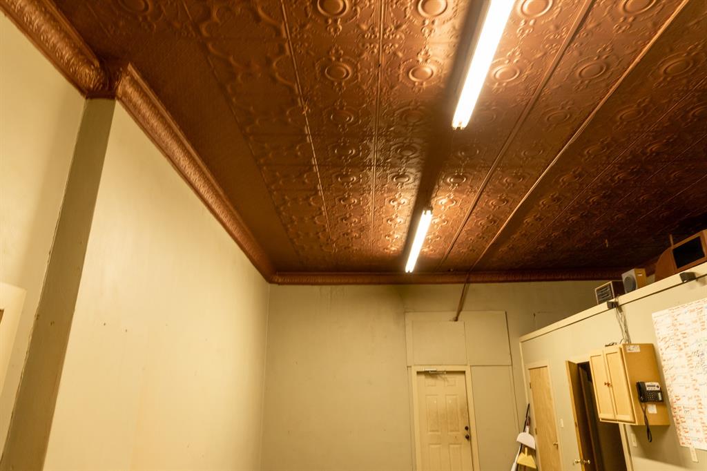 110 N Central Avenue Property Photo 9