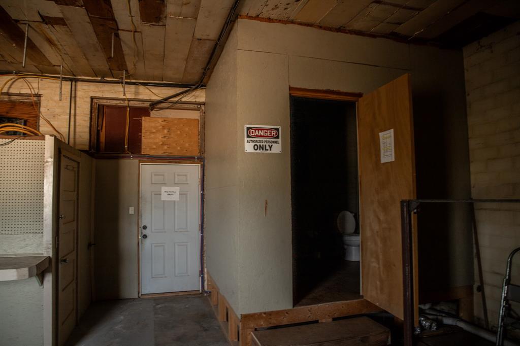 110 N Central Avenue Property Photo 12