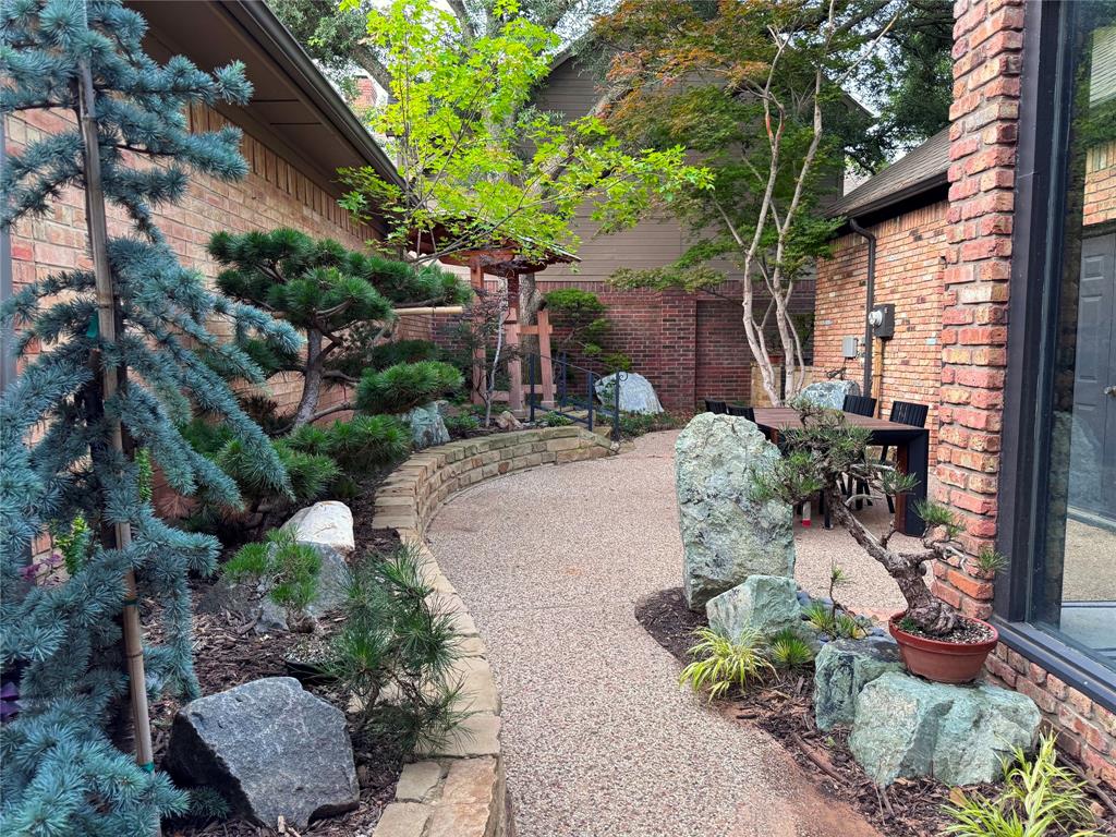 1112 Southmont Drive Property Photo 1
