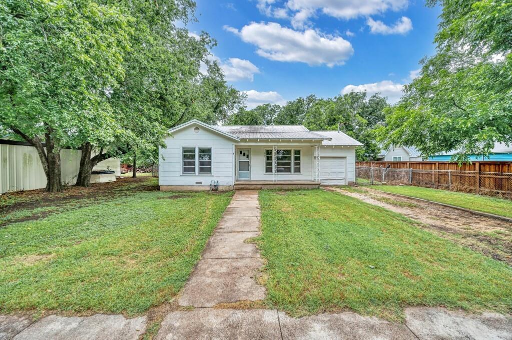 607 S Avenue H Property Photo 1