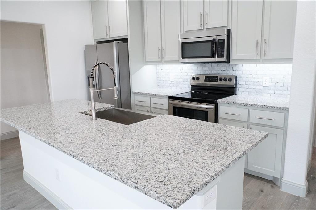 424 E Nelson Street Property Photo 2