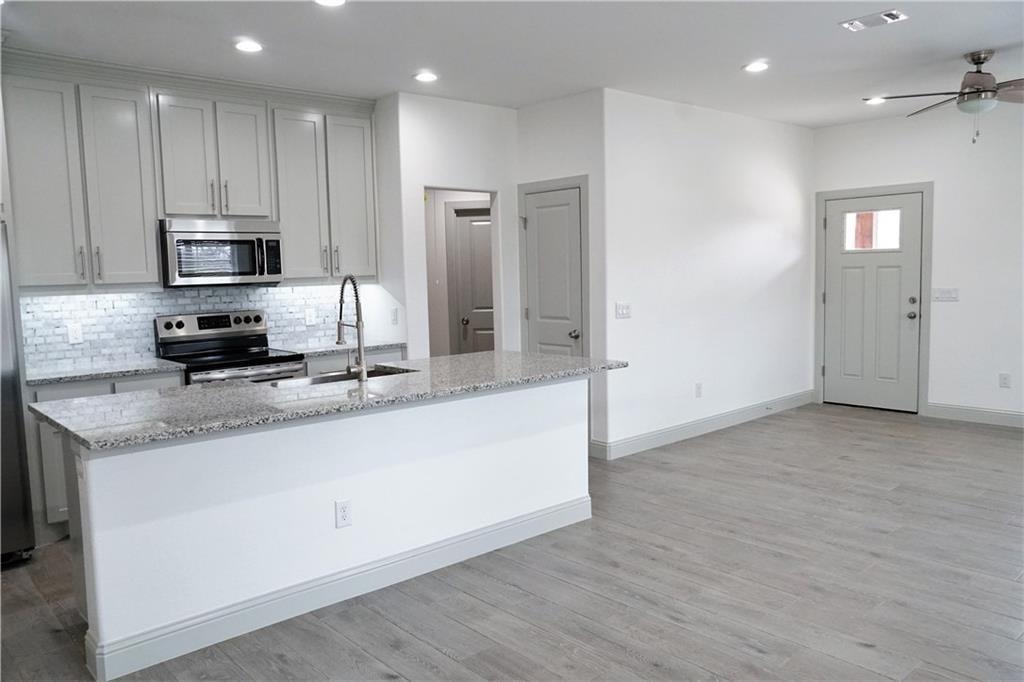 424 E Nelson Street Property Photo 4