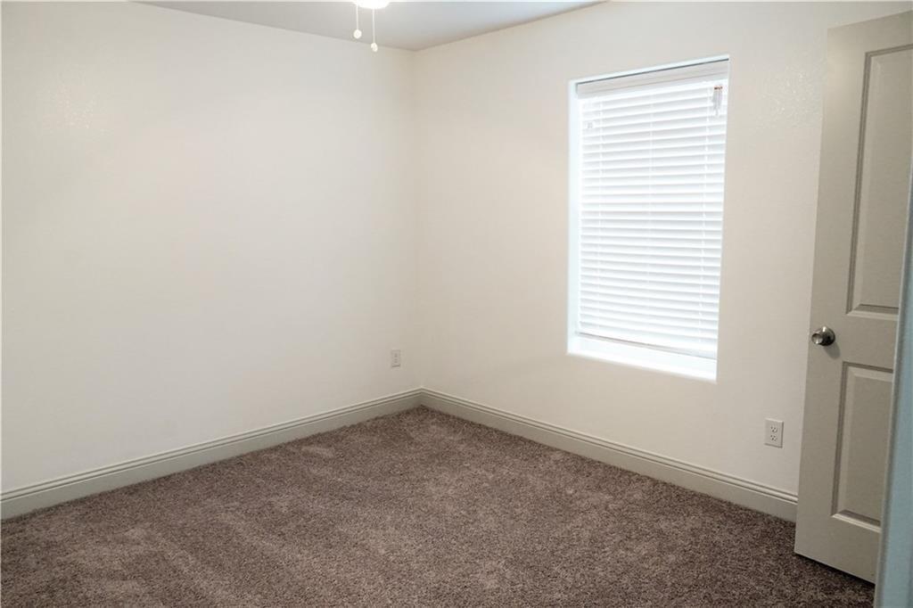424 E Nelson Street Property Photo 7