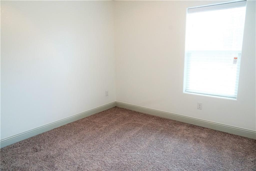 424 E Nelson Street Property Photo 8