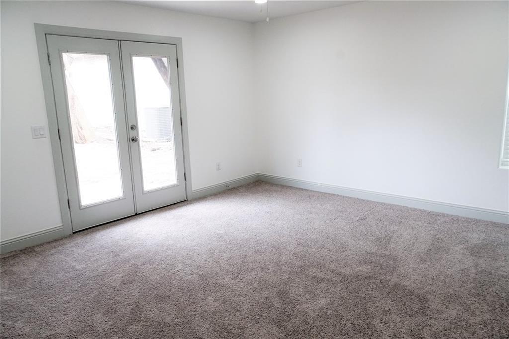 424 E Nelson Street Property Photo 9