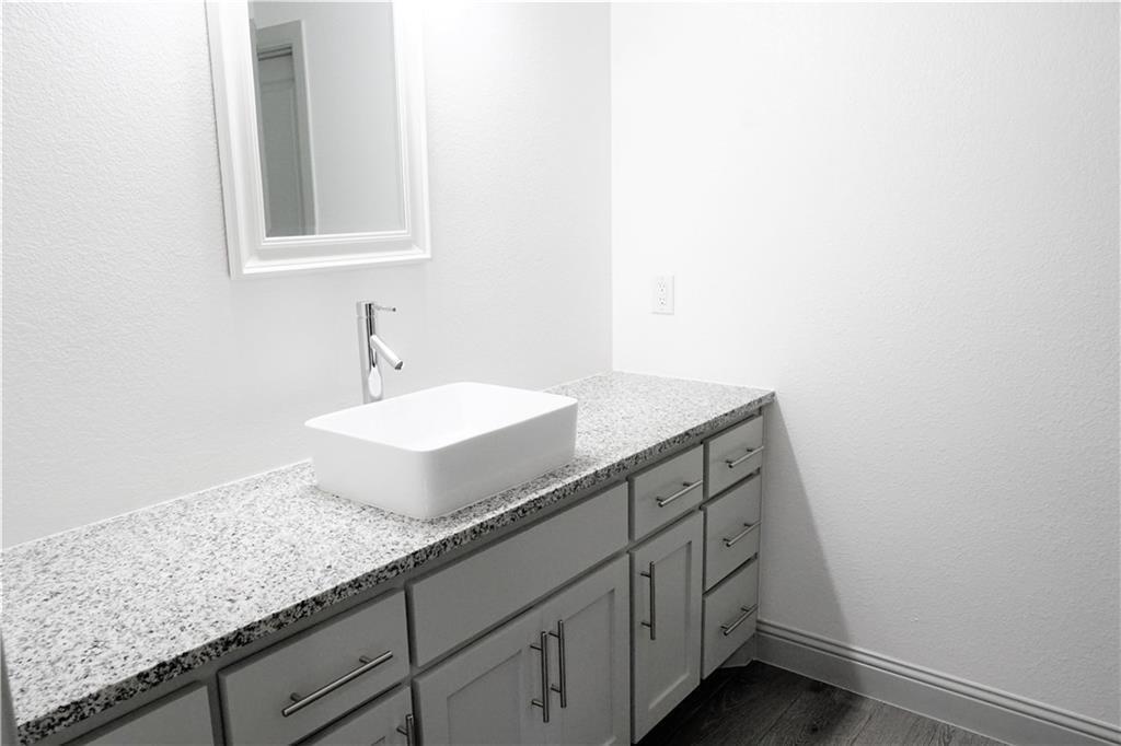 424 E Nelson Street Property Photo 14