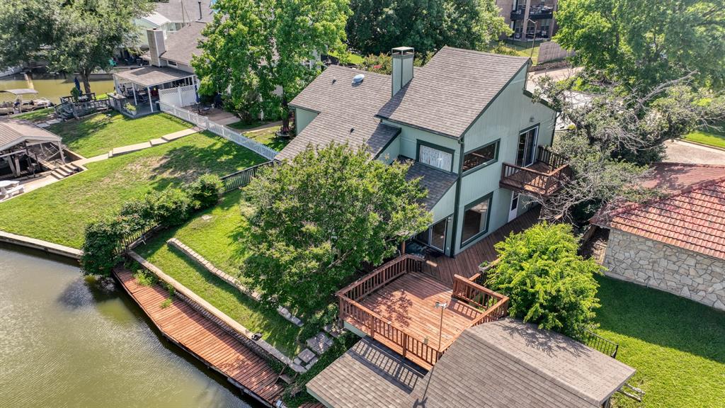 696 Harbor Drive Property Photo 1