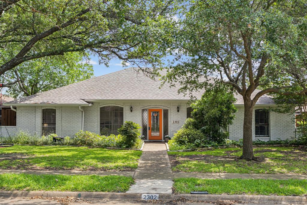 2302 Golden Willow Lane Property Photo 1