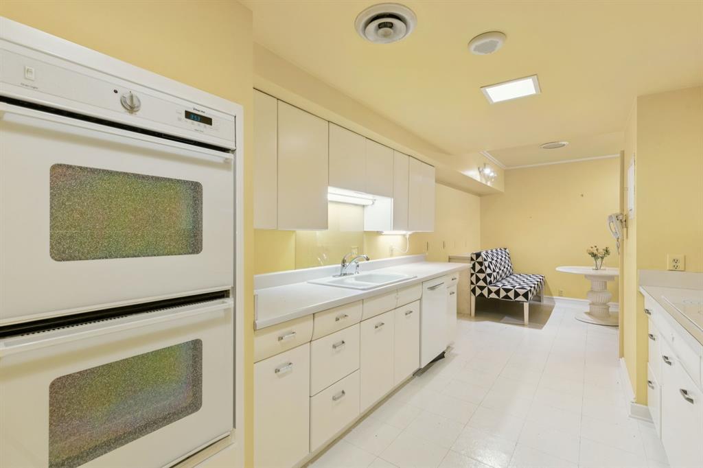 3525 Turtle Creek Boulevard Property Photo 17