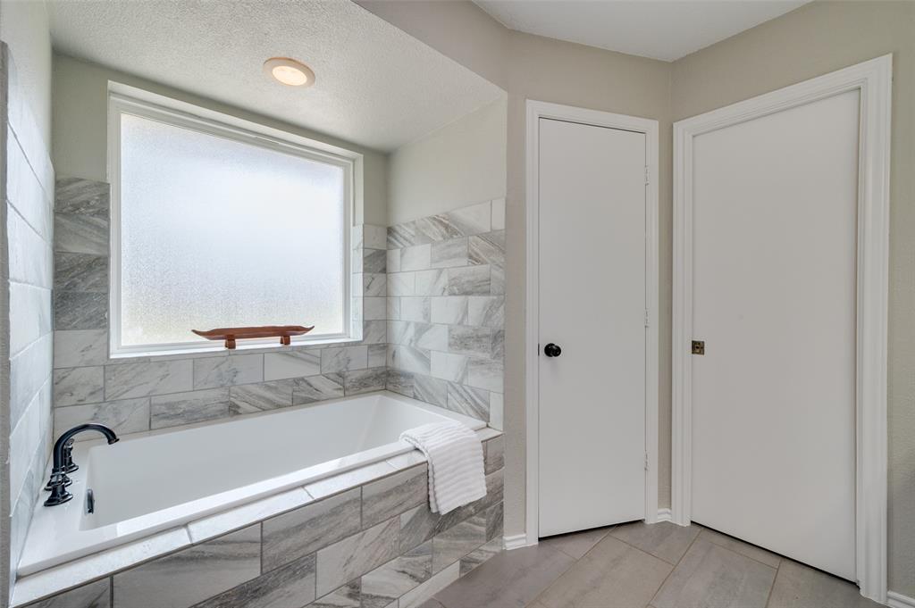 4704 N Meadow Ridge Circle Property Photo 16