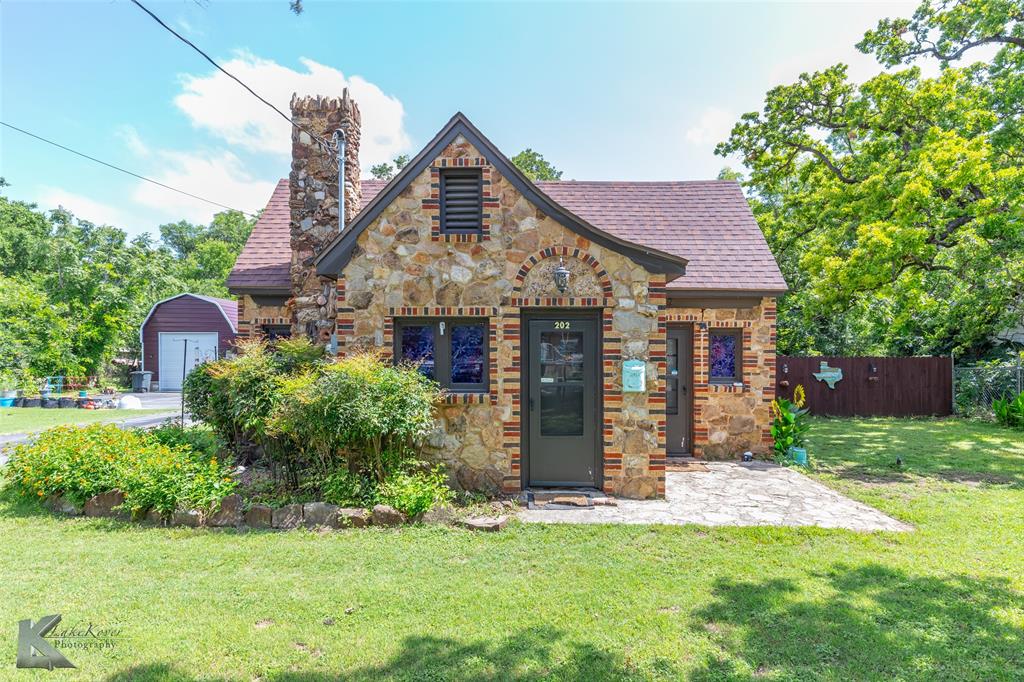 202 E Ross Street Property Photo 1