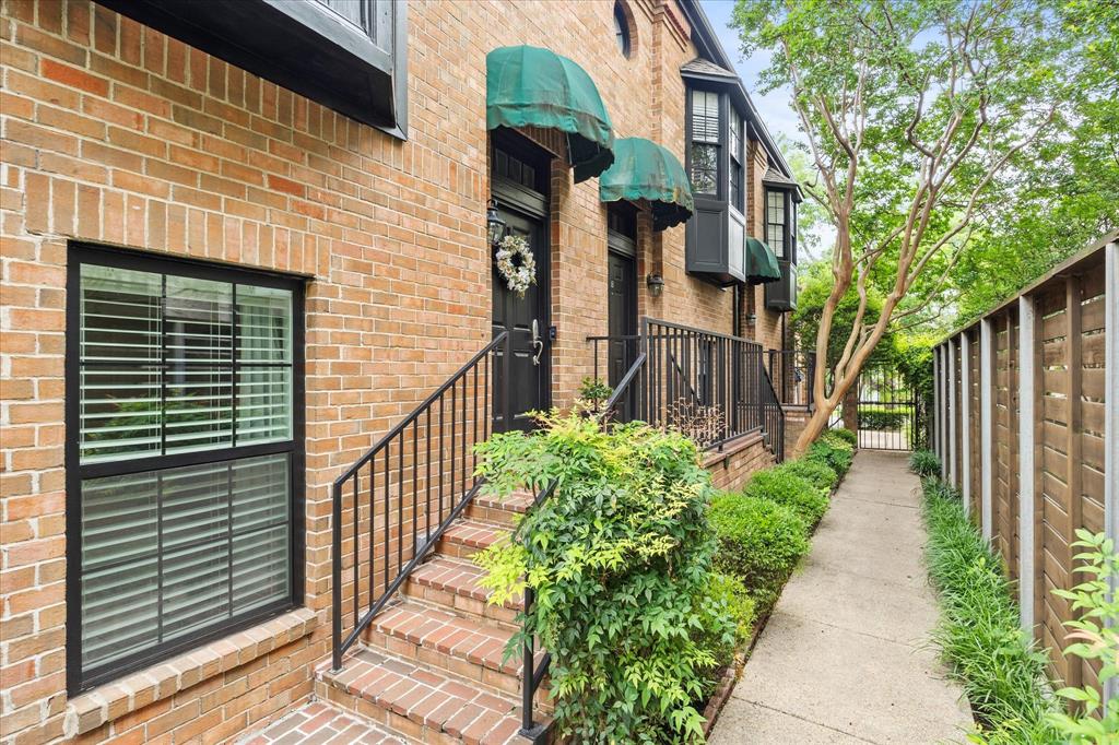 4143 Newton Avenue C Property Photo 1