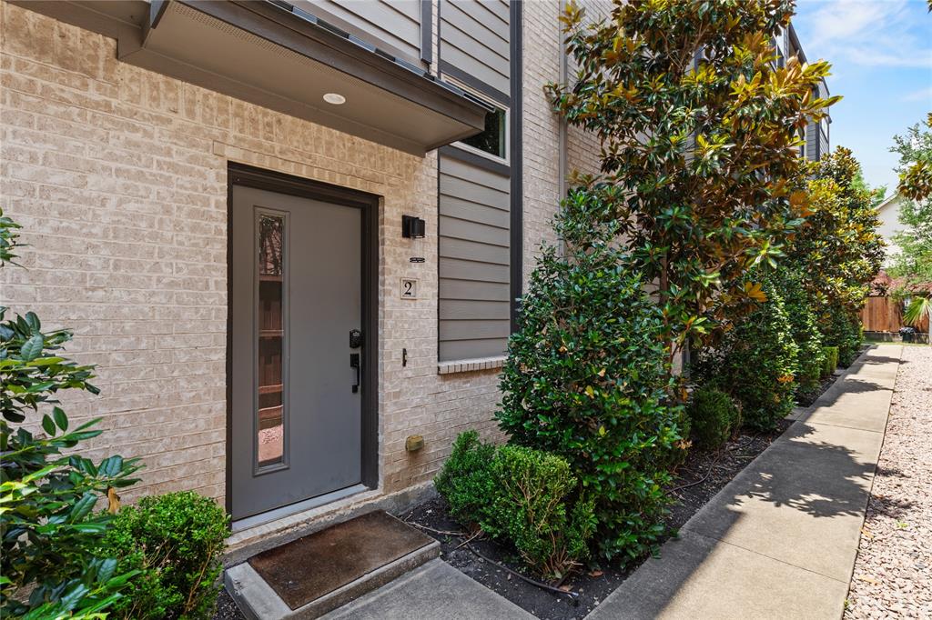 5909 Ross Avenue Property Photo 1