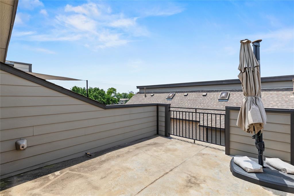 5909 Ross Avenue 2 Property Photo 3