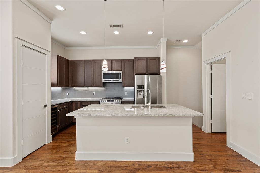 5909 Ross Avenue 2 Property Photo 11