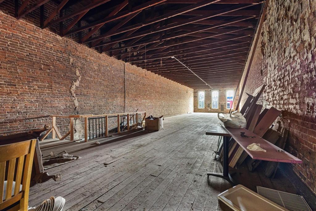 316 N Main Street Property Photo 18