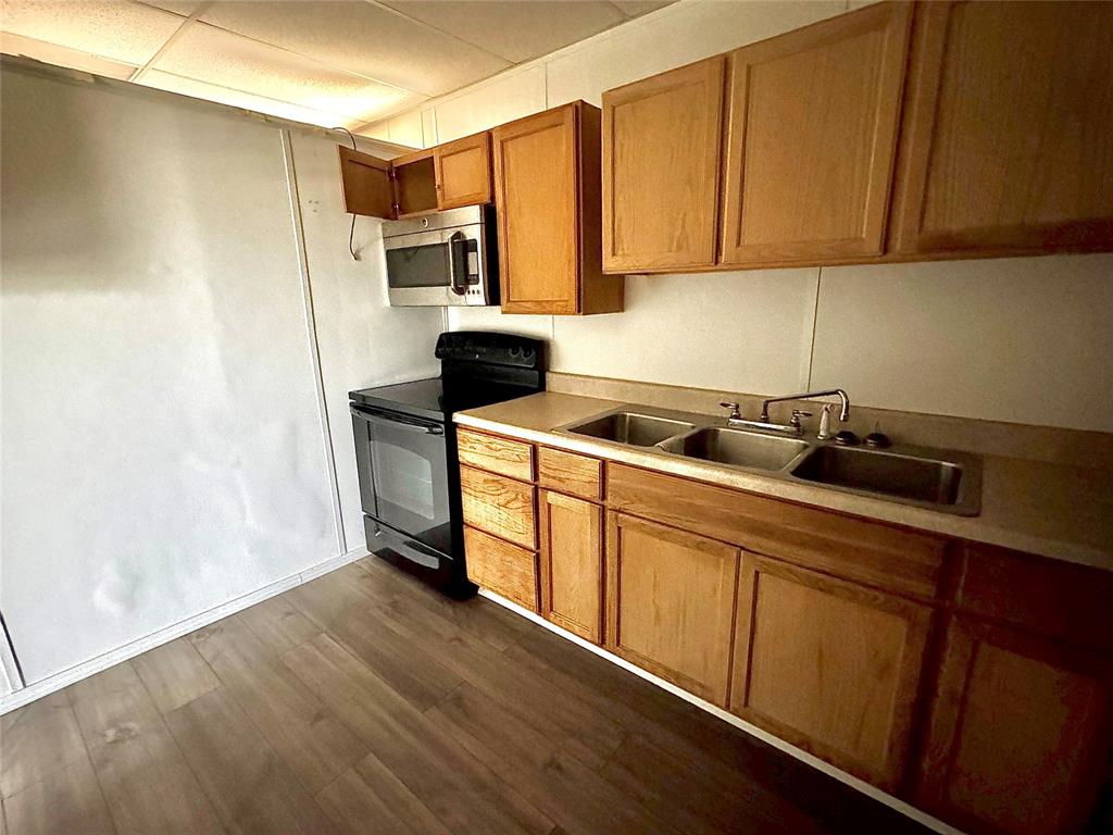 1315 N Beaton Property Photo 3