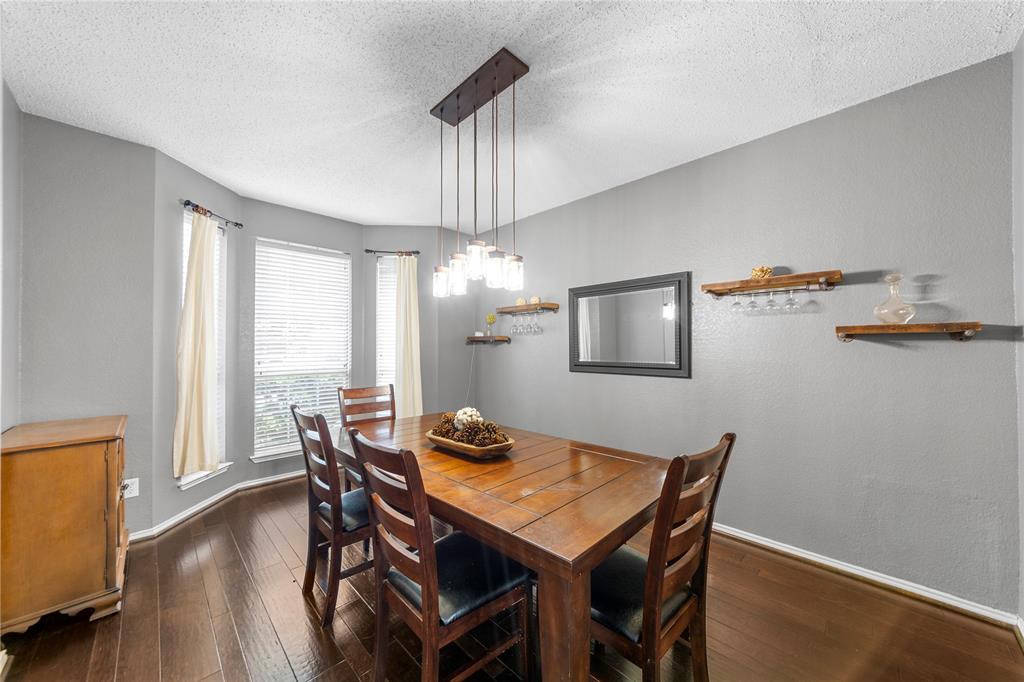 5904 Meadowcrest Lane Property Photo 4