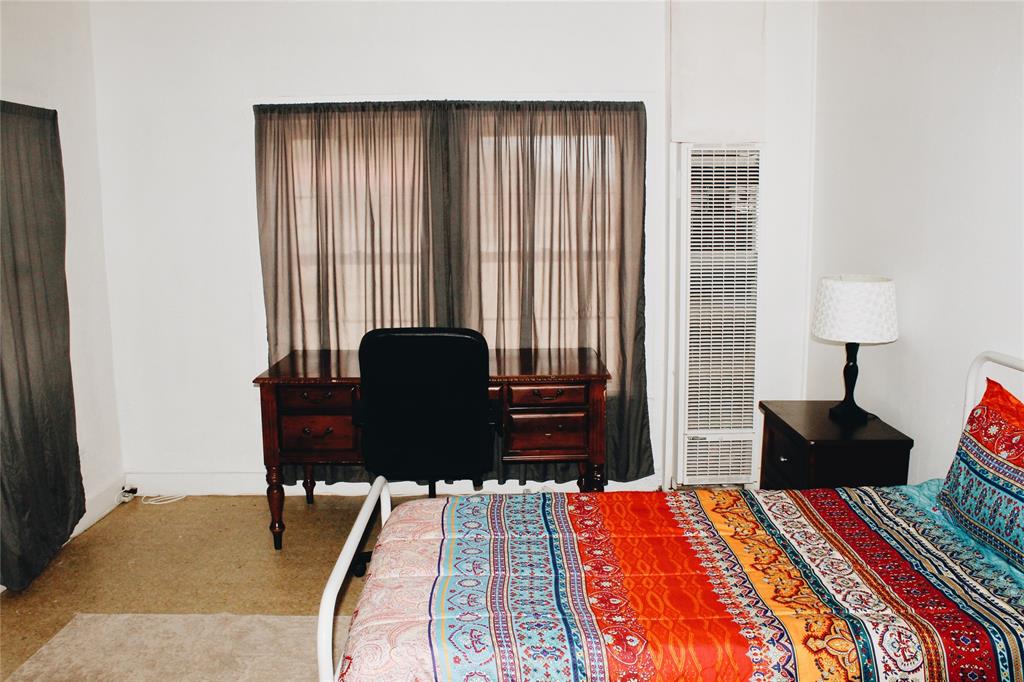 121 E Avenue B Property Photo 4