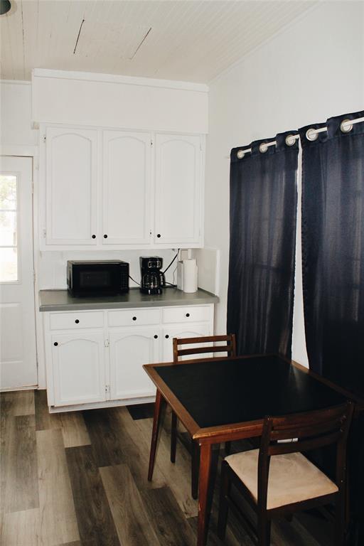 121 E Avenue B Property Photo 6