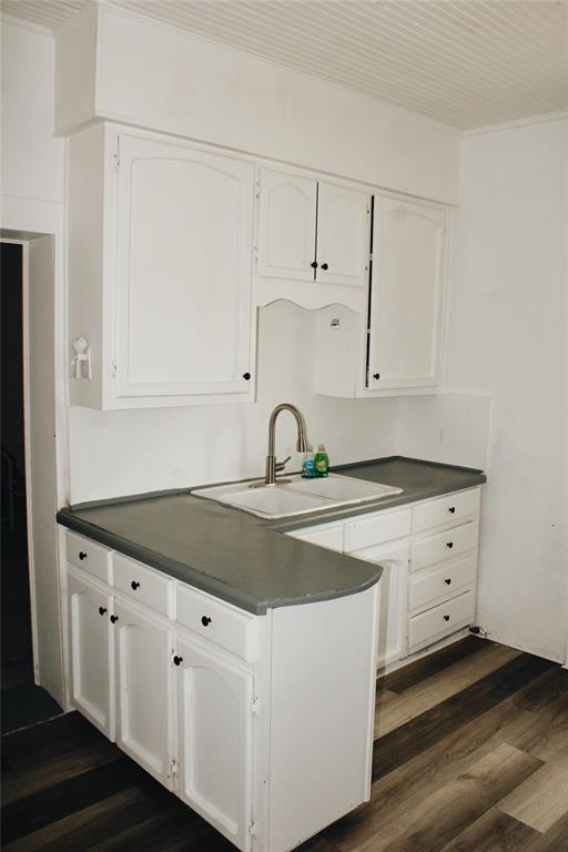 121 E Avenue B Property Photo 7