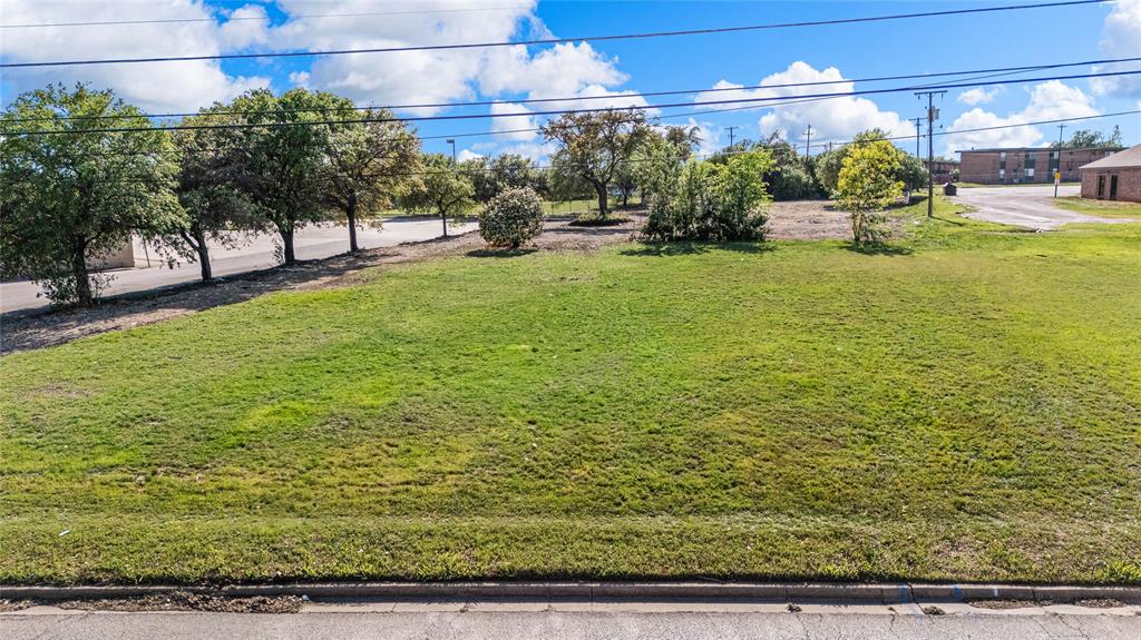 720 N New Road Property Photo 3
