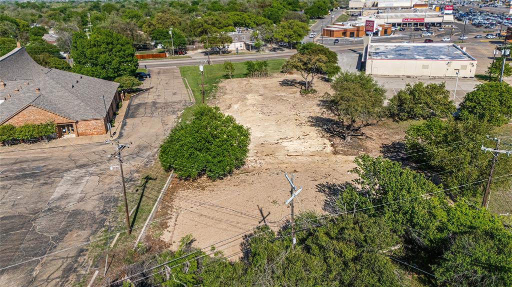720 N New Road Property Photo 15