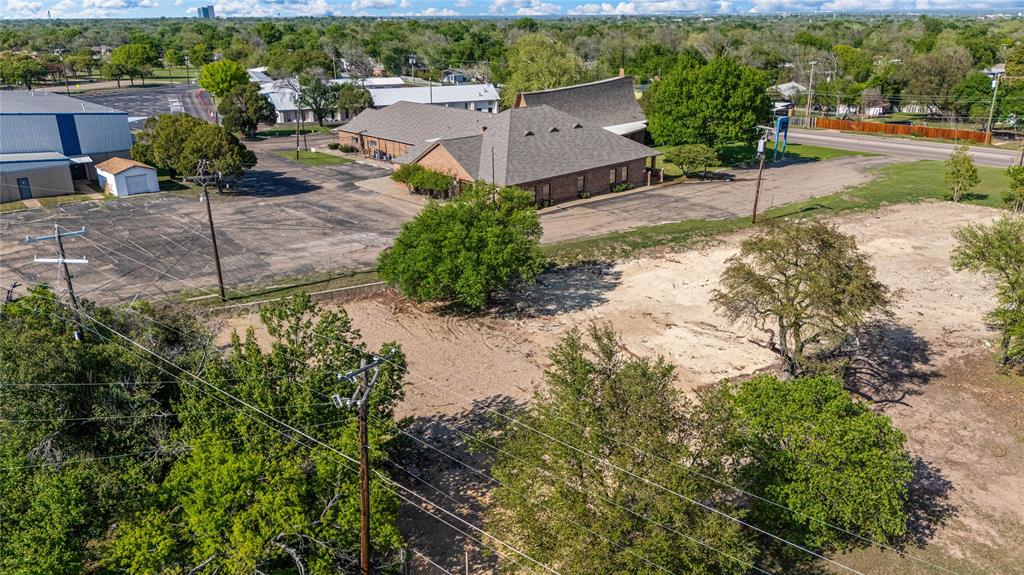 720 N New Road Property Photo 16