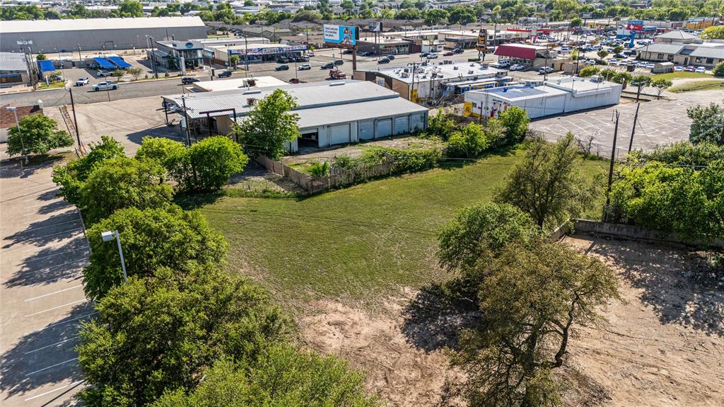 720 N New Road Property Photo 17