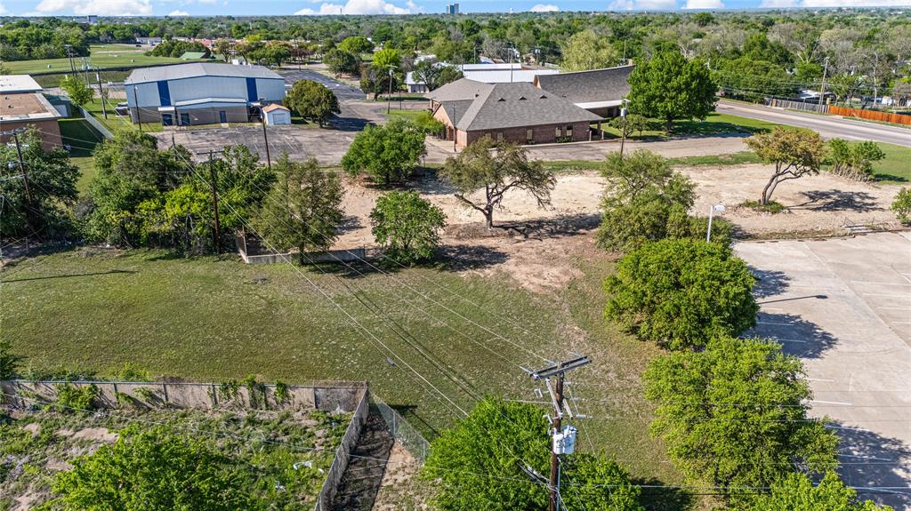 720 N New Road Property Photo 20