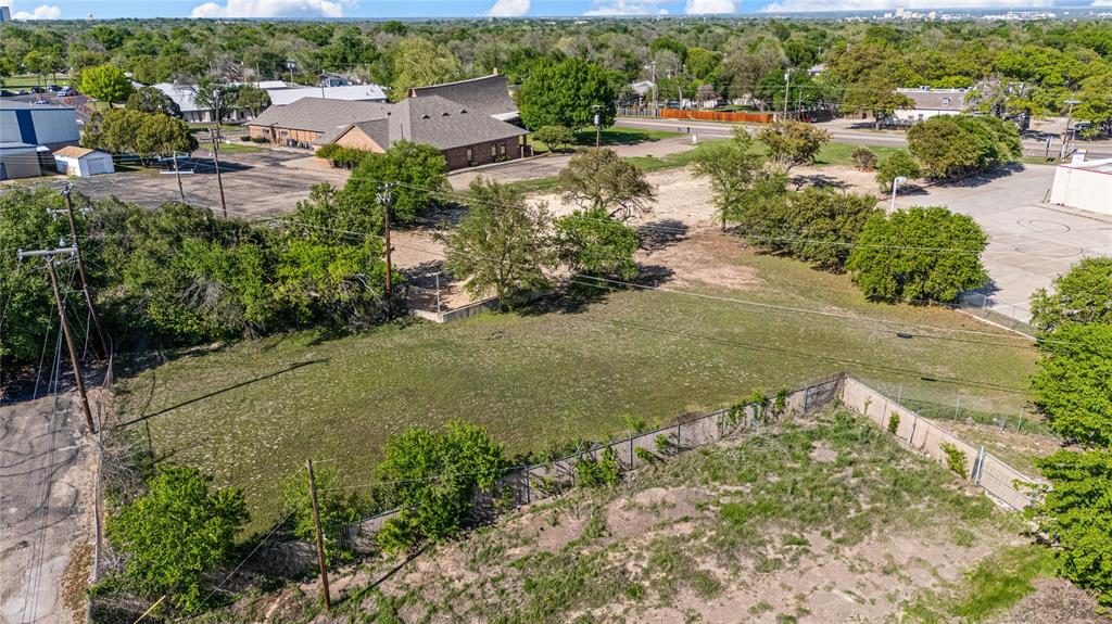 720 N New Road Property Photo 21