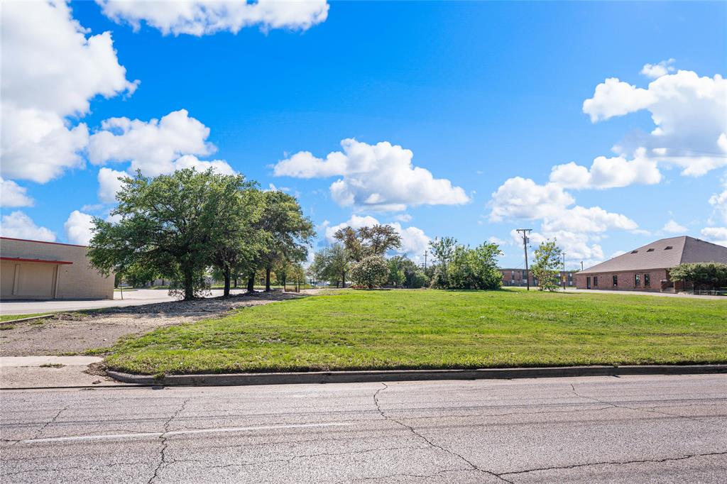 720 N New Road Property Photo 32