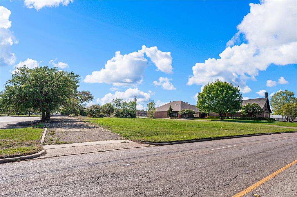 720 N New Road Property Photo 33