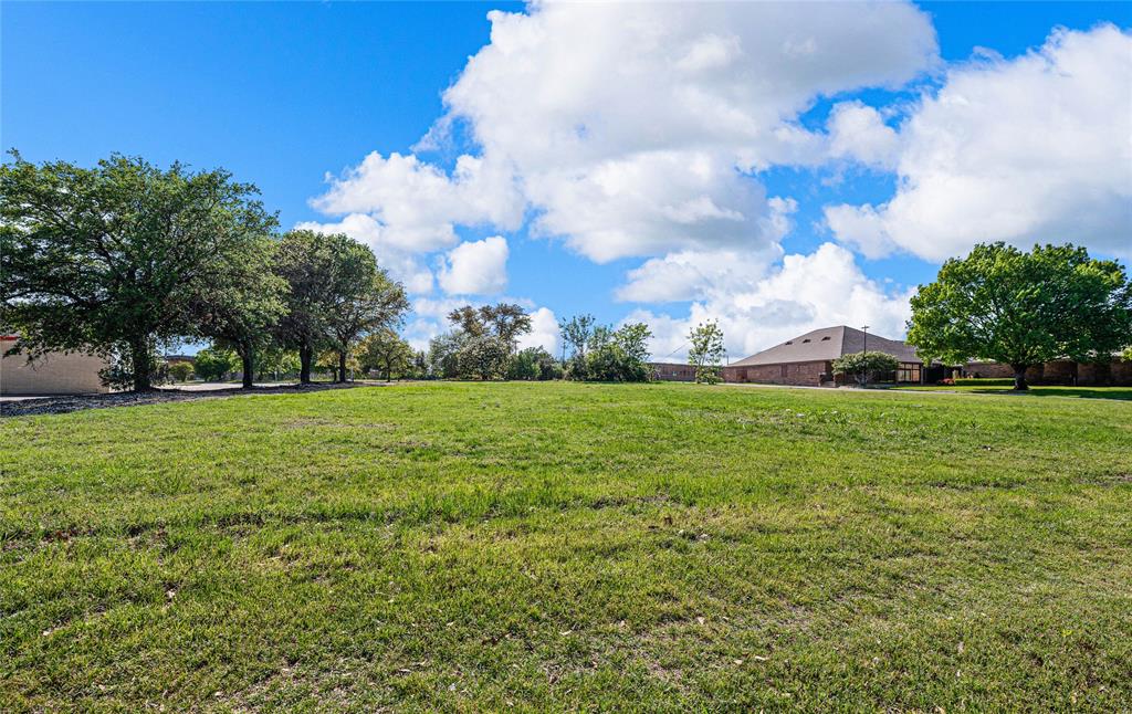 720 N New Road Property Photo 34