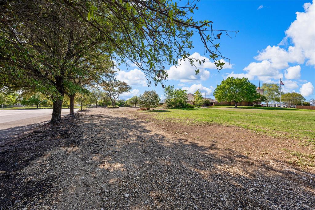720 N New Road Property Photo 37