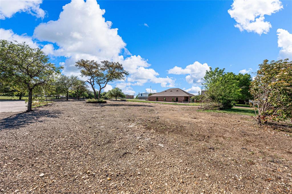 720 N New Road Property Photo 38