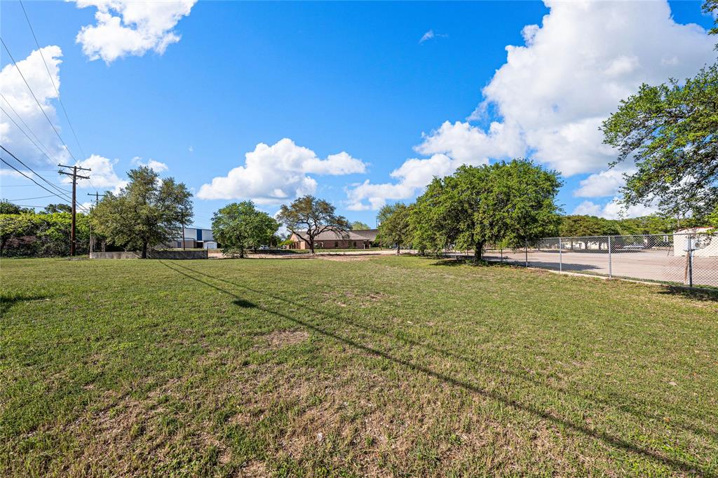 720 N New Road Property Photo 40