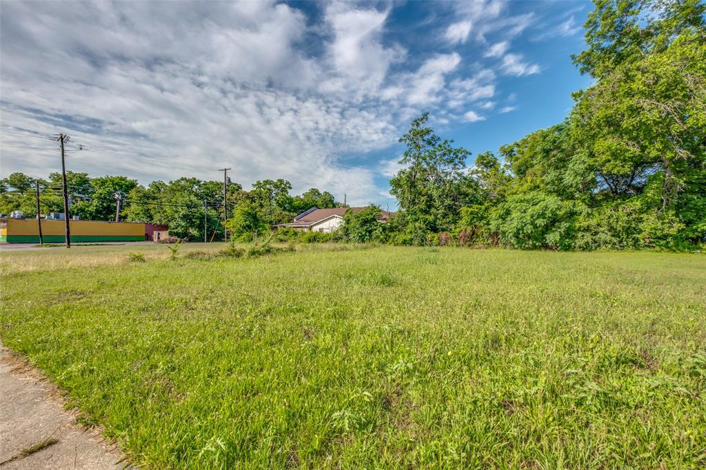 2723 Lagow Street Property Photo 6