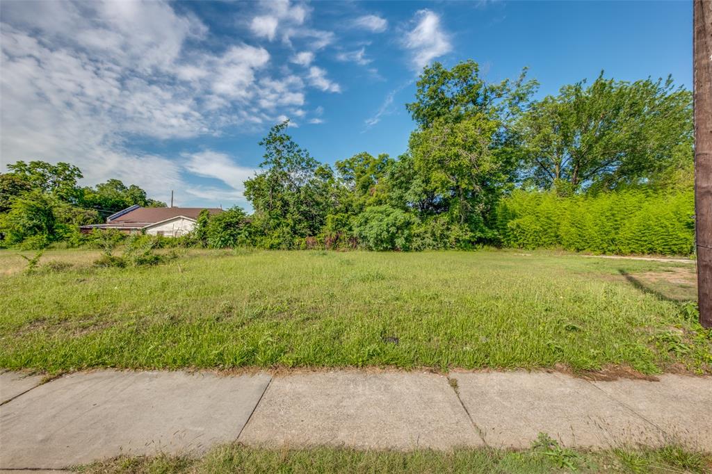 2723 Lagow Street Property Photo 7