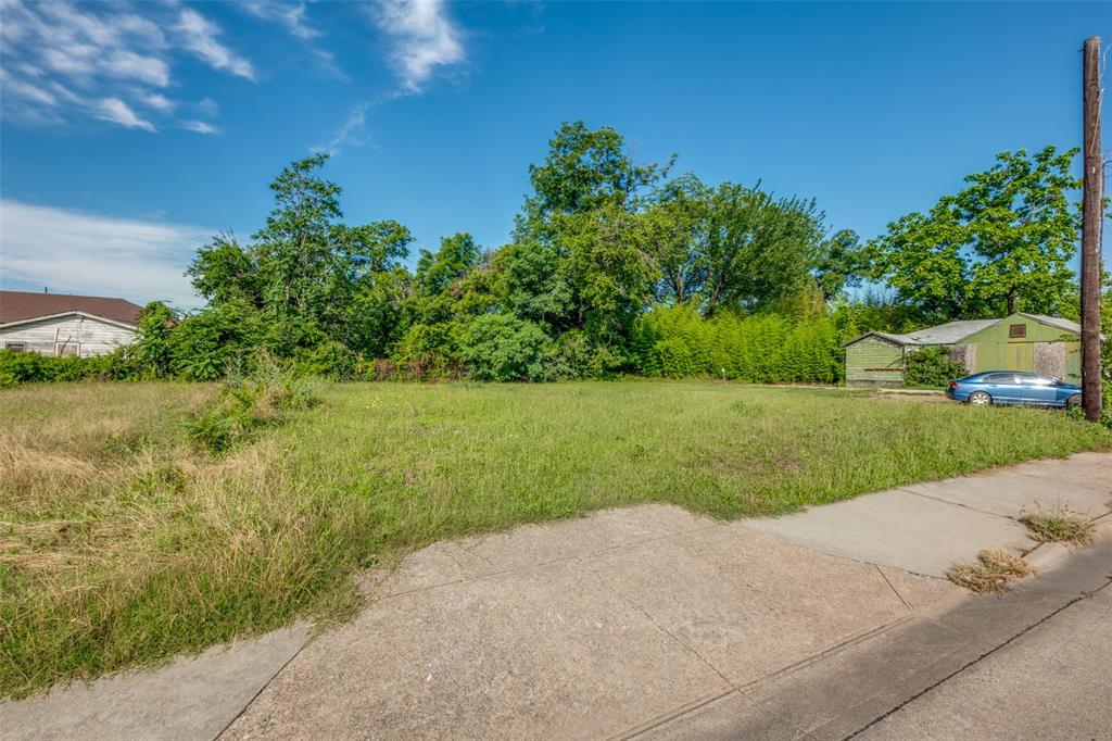 2723 Lagow Street Property Photo 8